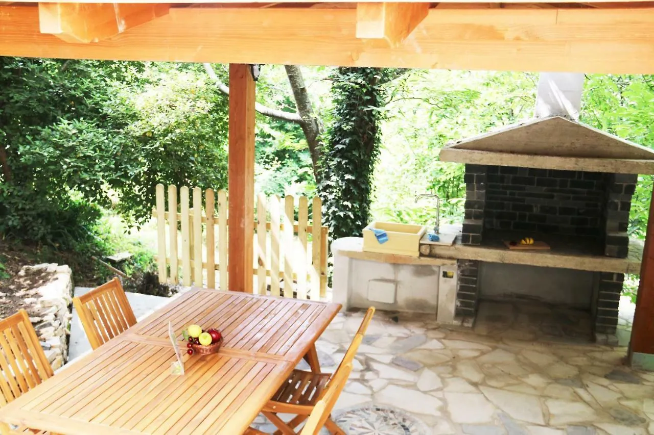 Casa Vacanze il Giardino - Appartamento Agrifoglio Aritzo 0*,  Italia